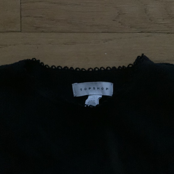 Simple black crop top - Picture 2 of 3